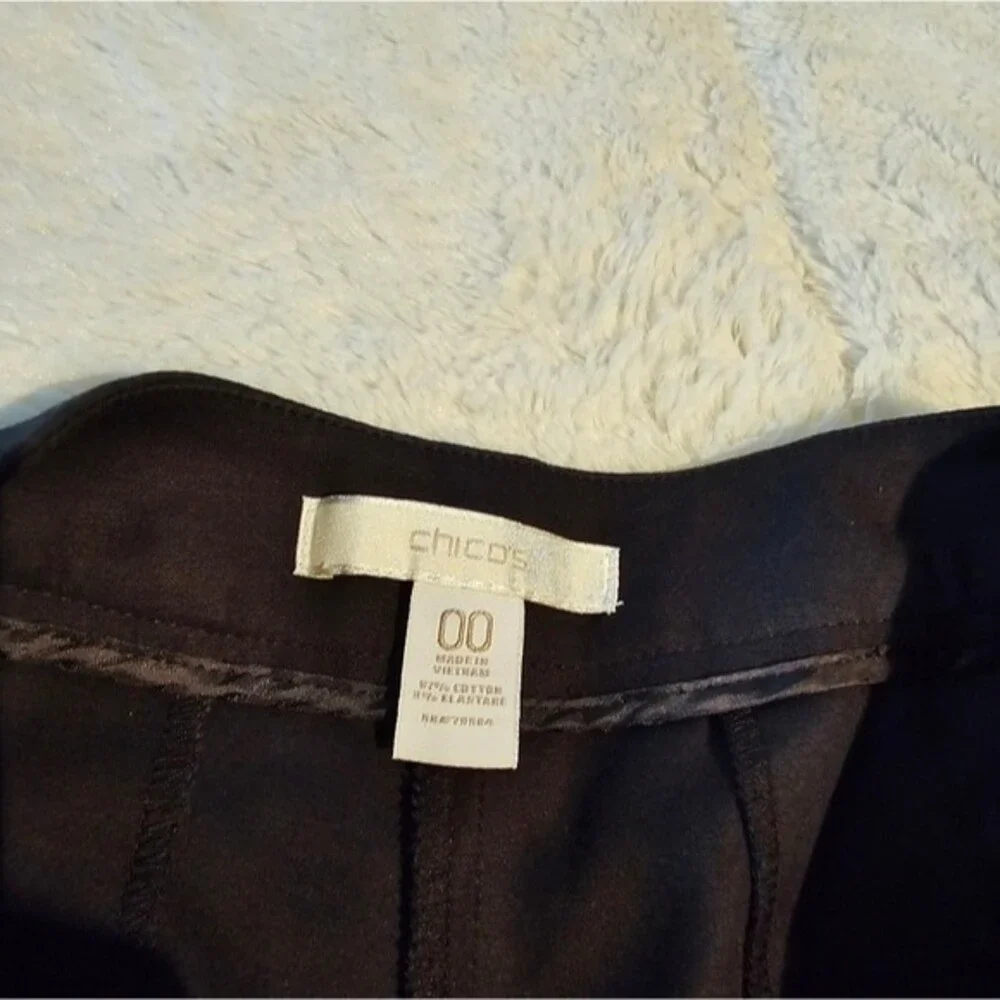 Chico Shorts Womens Size 00 Black Pull Up Stretch Pockets. Very Sliming!